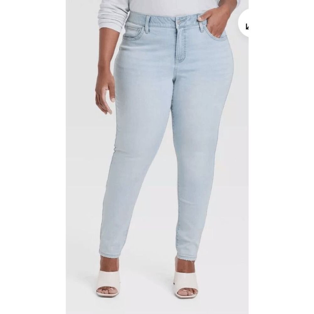 Ava & Viv NWT size 26R stretch skinny jeans mid-rise, light wash plus size